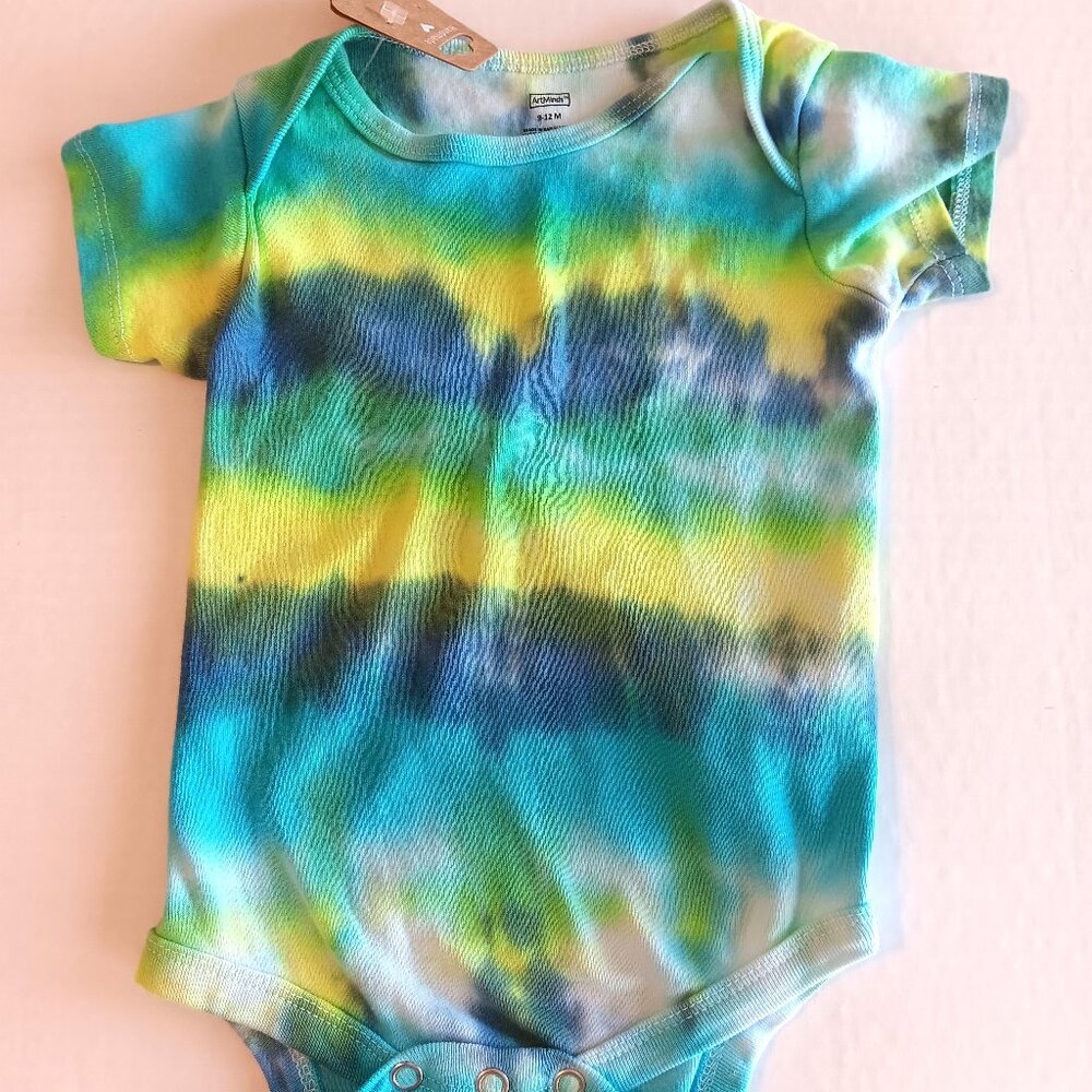 Tie Dye Baby Body Suit With 3 Snap Crotch Blue Yellow Green Size 9-12 Months NWT
